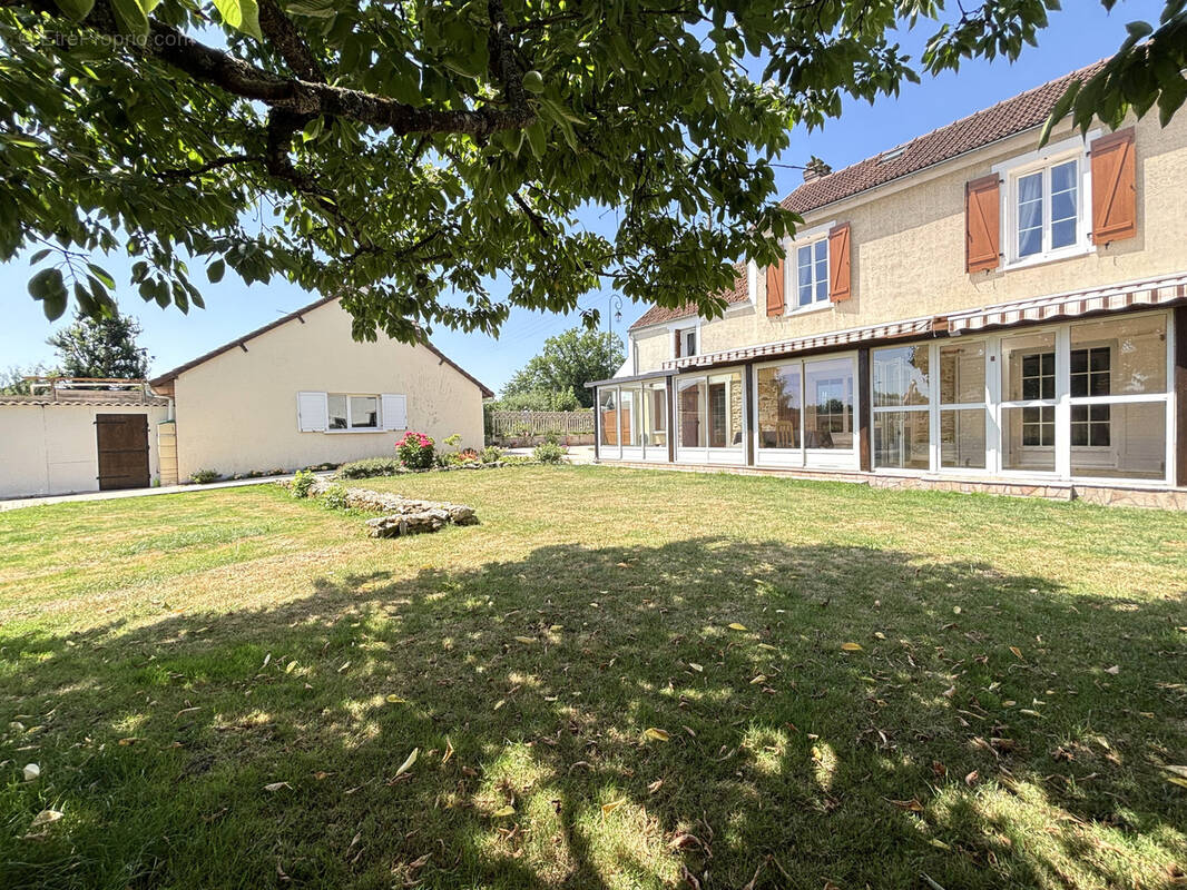 Maison à LE PERRAY-EN-YVELINES