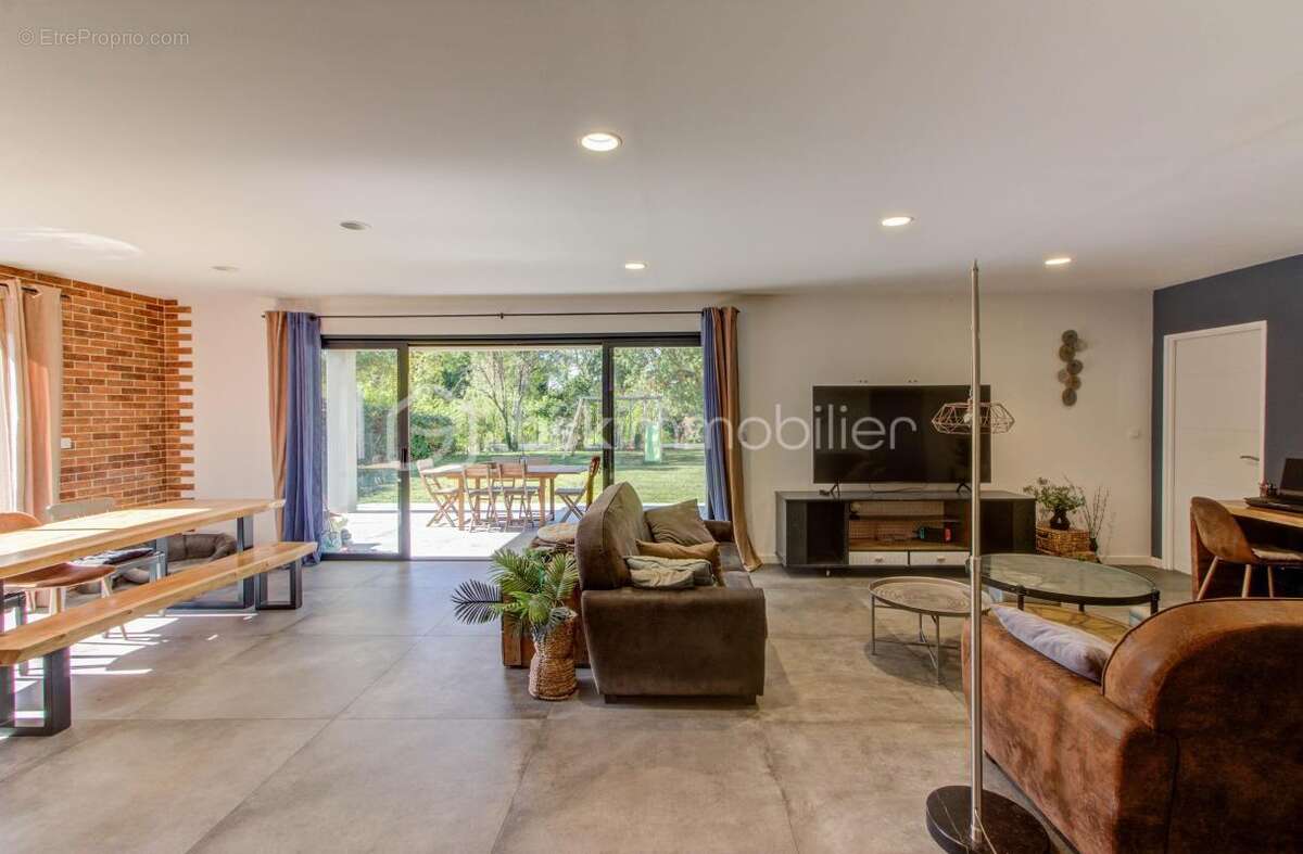 Maison à MONTELIMAR