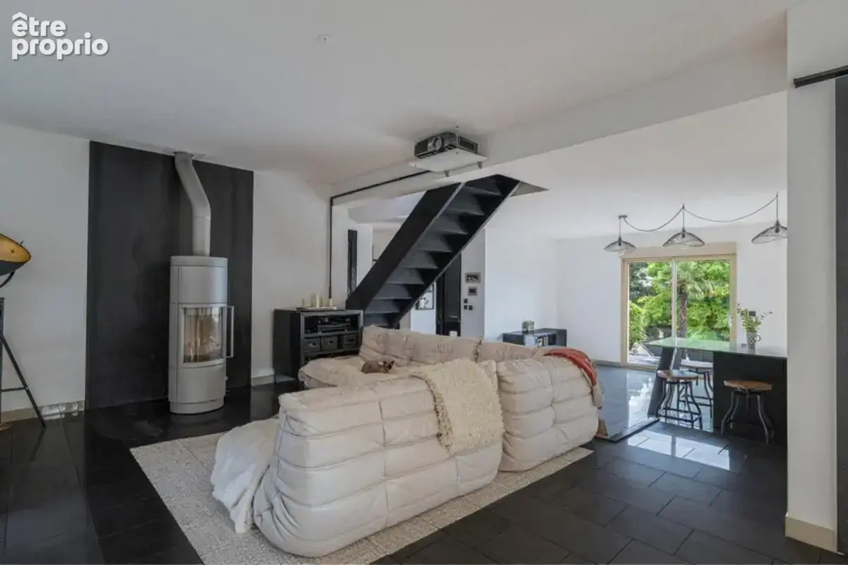 69110 saint foy les lyon - maison + appartement - piscine - garage - jardin - vue panoramique - proche des commodites - calme - photo 3