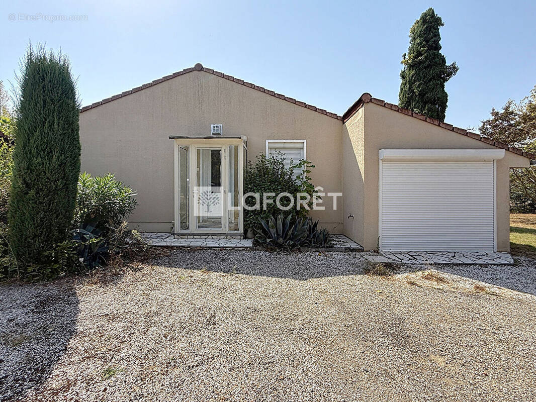 Maison à MONTBARTIER