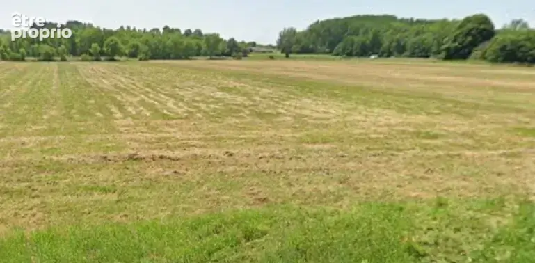 Terrain à SAINT-YZAN-DE-SOUDIAC