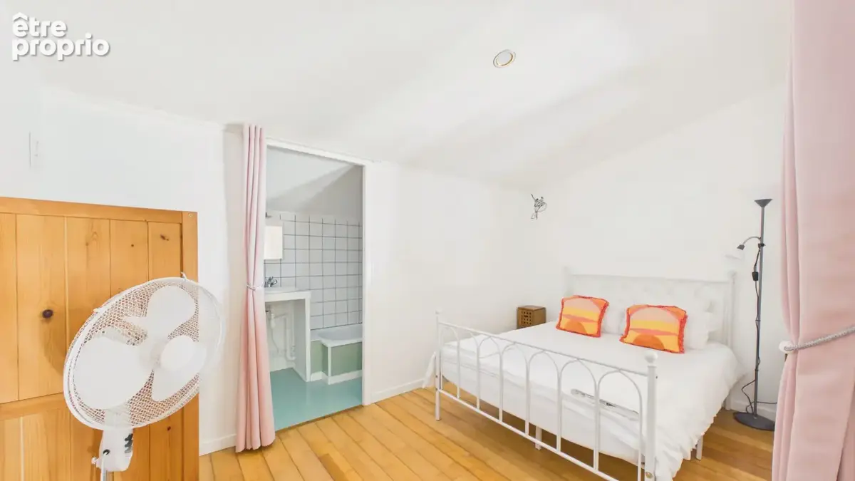 Exceptionnelle propriété de village avec gîte et piscine chauffée - Excellent potentiel de revenus - photo 19