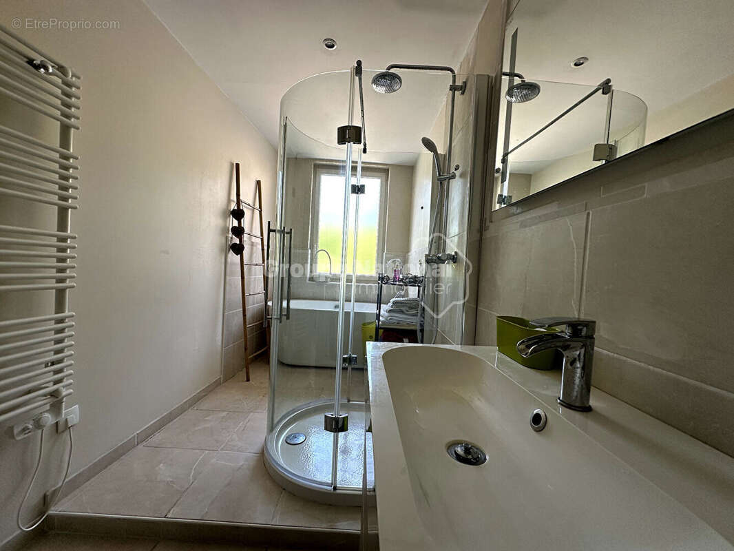 Caveirac Maison en pierres 4 chambres avec cour et parking - photo 13