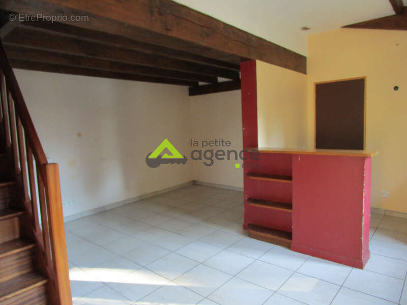 Maison à SAINT-YRIEIX-LA-MONTAGNE