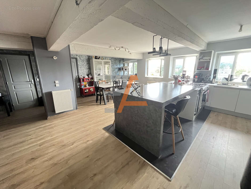 Appartement à SAINT-ETIENNE