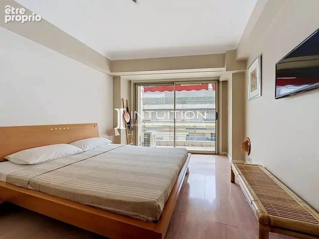 Cannes - Croisette : Appartement d’angle 3 pièces de 100 m², étage élevé, vaste terrasse - photo 7