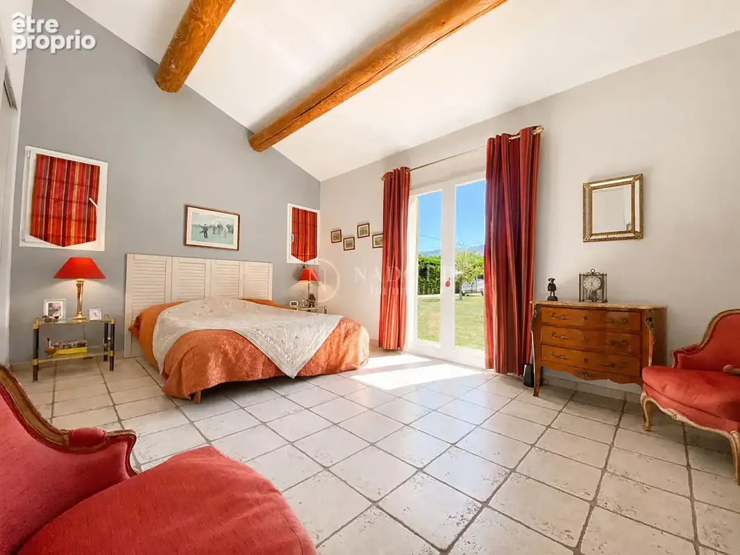 Maison  d'architecte avec piscine et dépendance. - photo 14