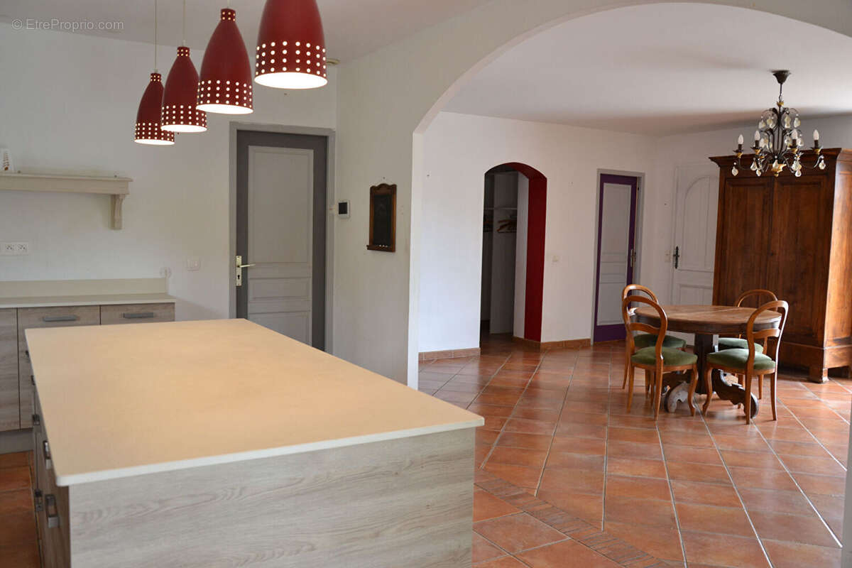 Roquebrun 34 villa 7 pièces plus studio DPE  A sur 1900 m² de terrain - photo 4