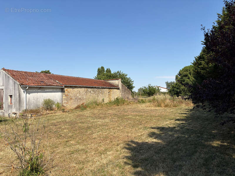 Lavau (85) au calme absolu cadre campagne superbe terrain a batir 1500m² hors lotissement a viabiliser - photo 2