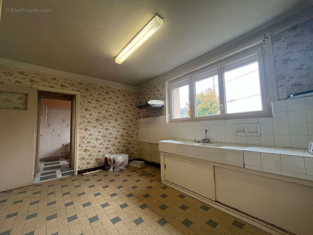 Maison à LA CHAPELLE-SAINT-MESMIN