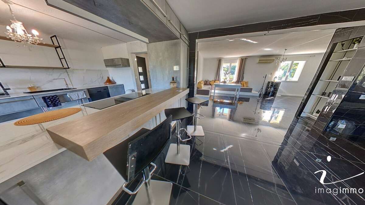 Maison à SAINT-JEAN-DE-VEDAS