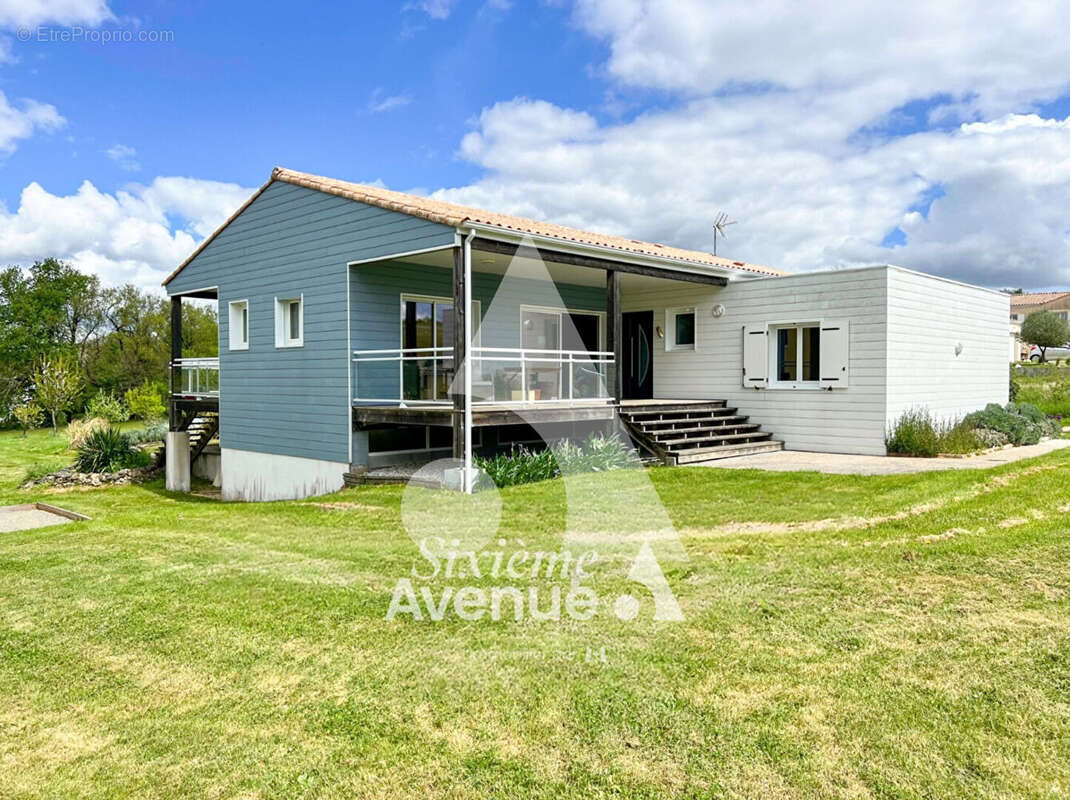 Maison à BUSSAC-SUR-CHARENTE