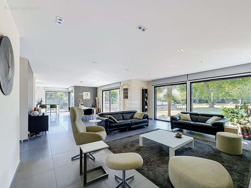 Maison 255 m² à Santes  - photo 3