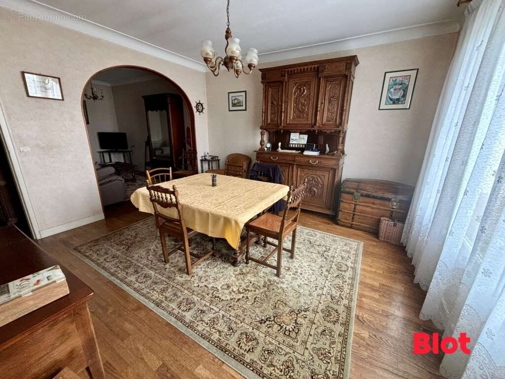 Maison à CHARTRES-DE-BRETAGNE