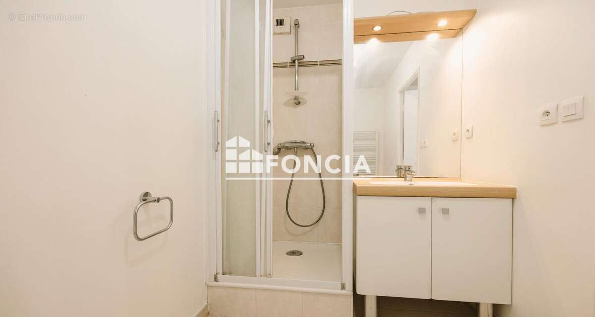 Appartement T2 - Rue de Vern - résidence récente- Garage - Balcon - photo 4