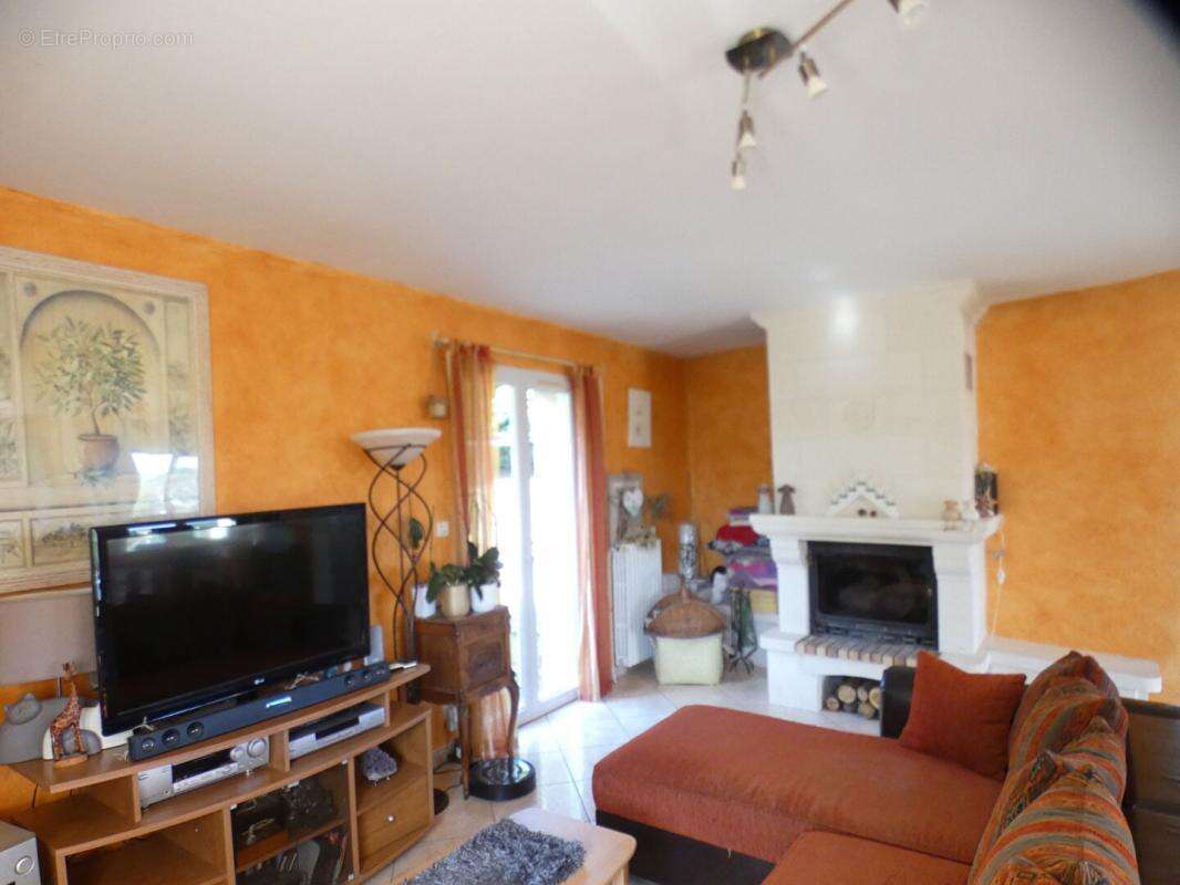 Maison à TERRASSON-LAVILLEDIEU