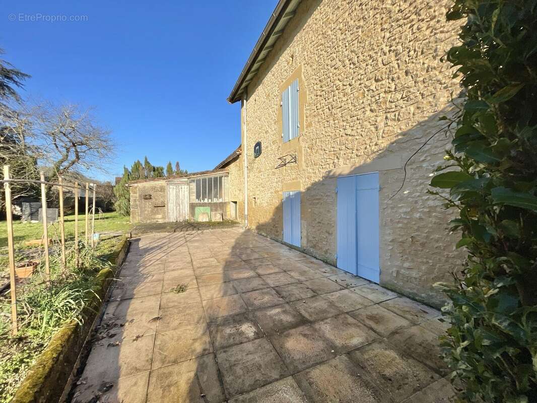 Maison à MAUZAC-ET-GRAND-CASTANG