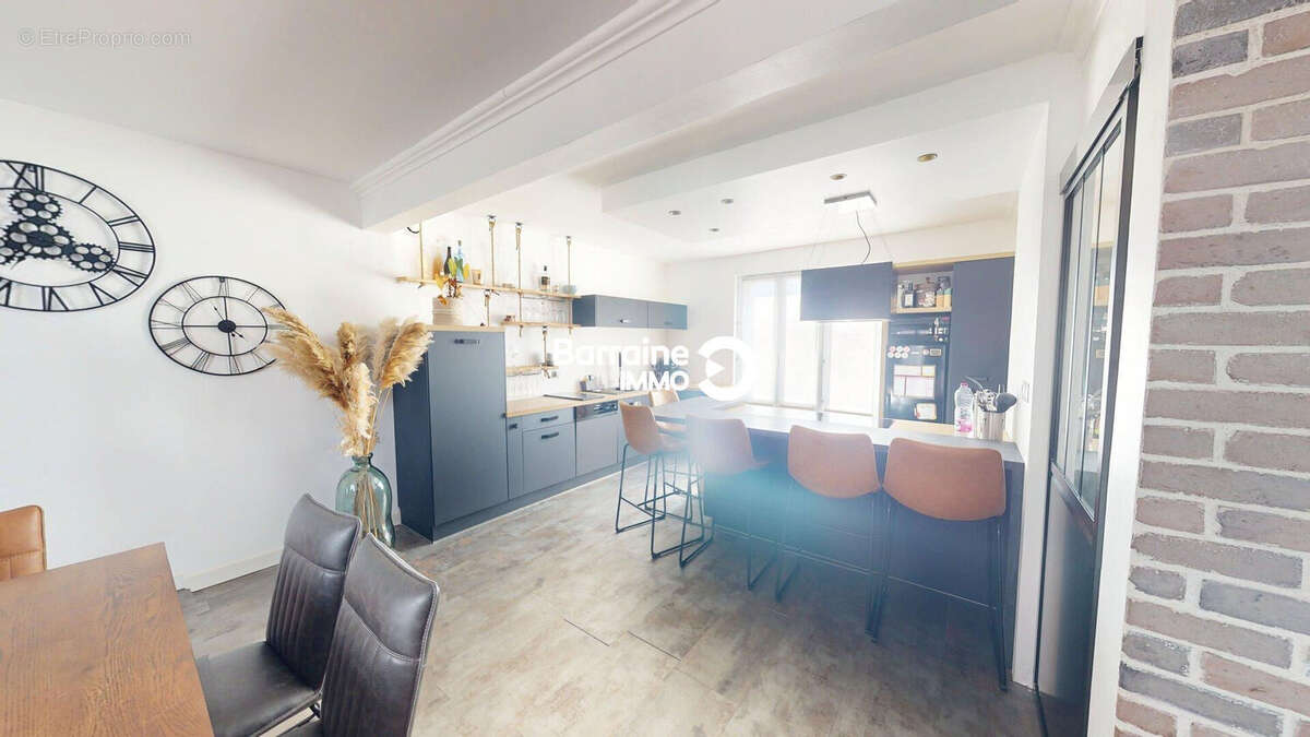 Maison à LE RELECQ-KERHUON