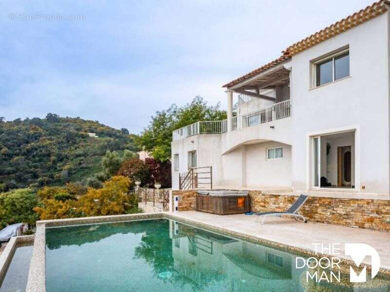 Maison à MANDELIEU-LA-NAPOULE