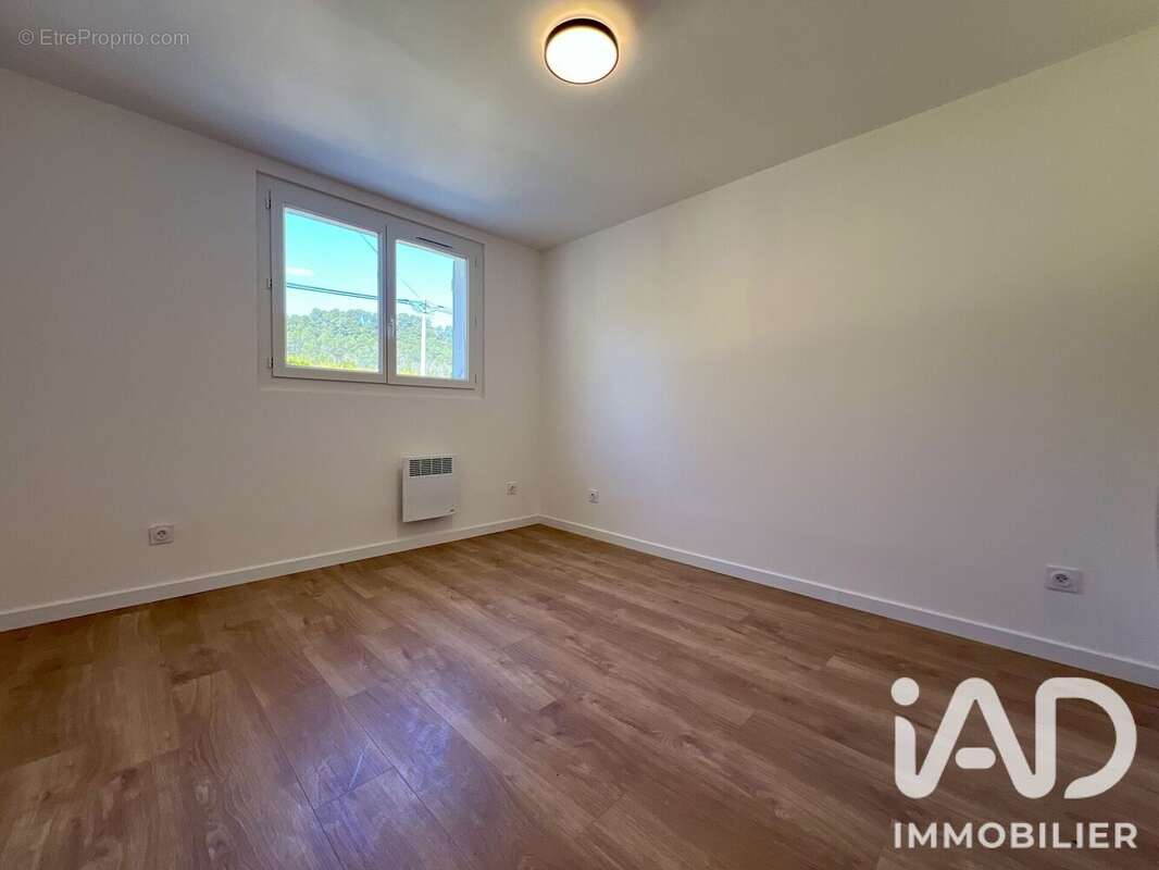 Maison 119 m² à Meounes-Les-Montrieux  - photo 9