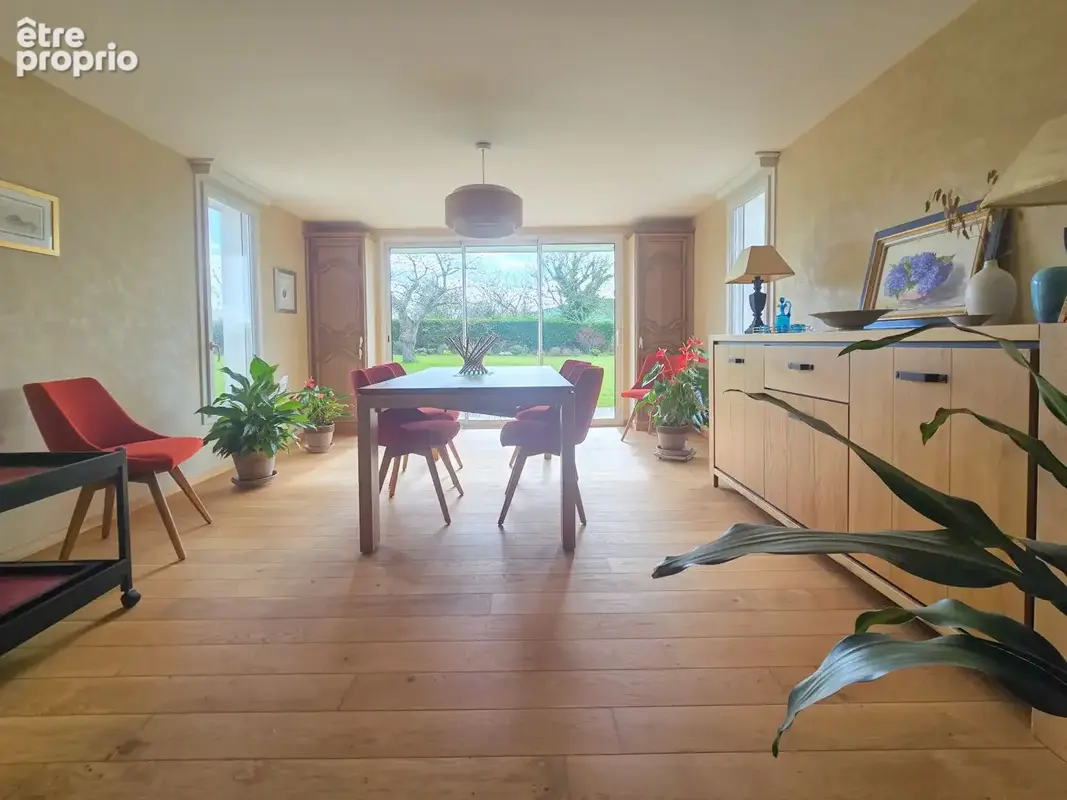 Maison d'architecte à vendre à Chemillé avec terrain et dépendances - photo 3