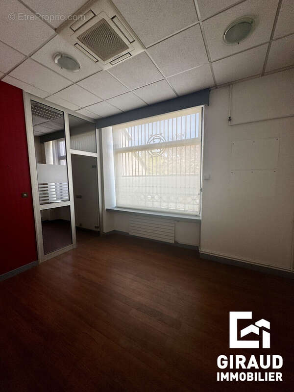 Commerce à FONTENAY-LE-COMTE