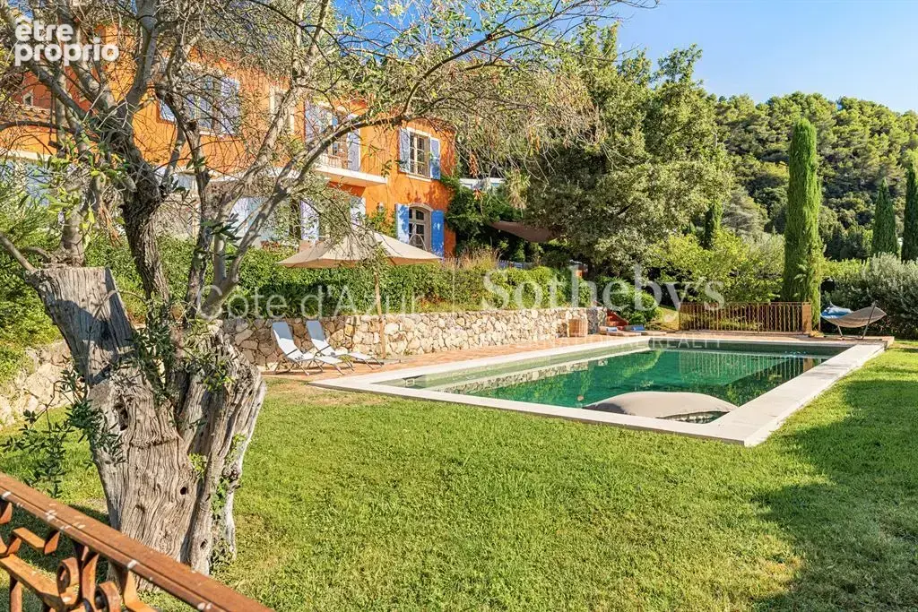 Vence bastide néo provençale avec vue mer, piscine chauffée et jardin paysager de 4 300 m² - photo 4