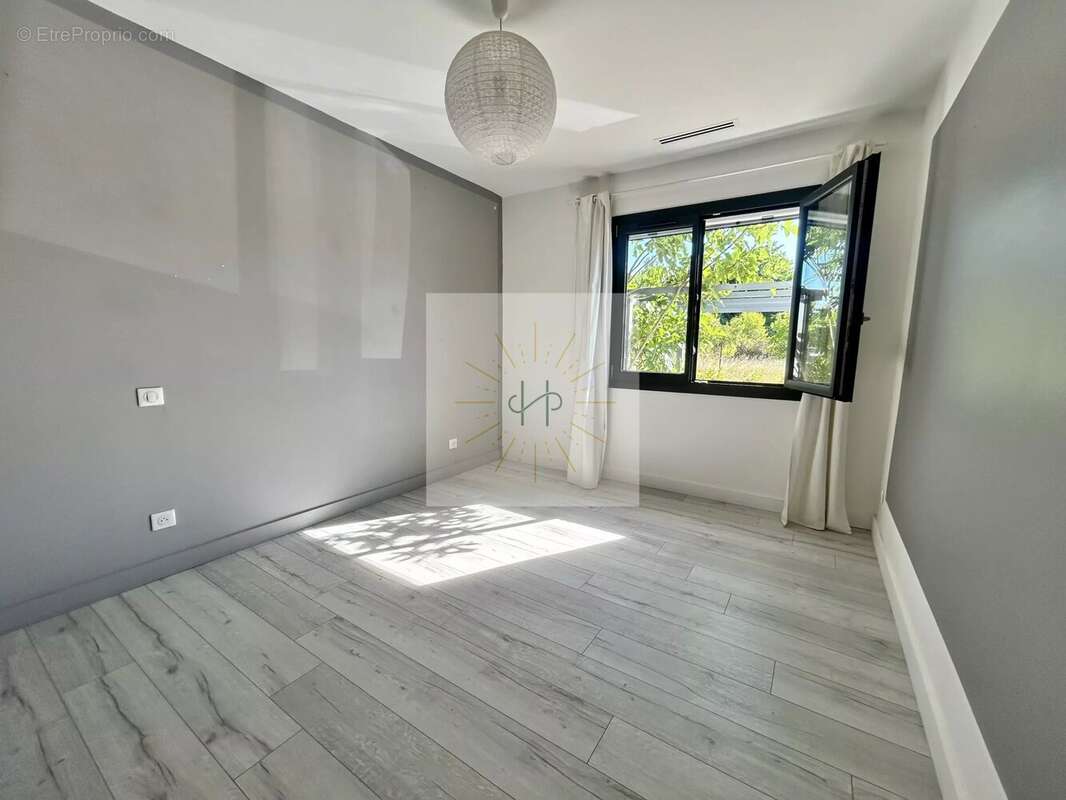 Maison 136 m² à Montelimar  - photo 4