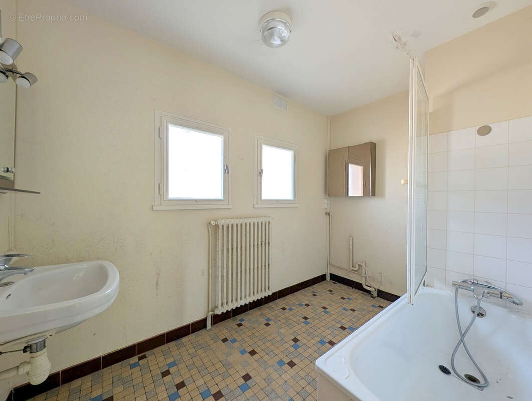 Centre doué maison a rafraichir - photo 9
