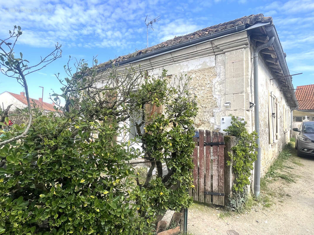 Maison à LENCLOITRE
