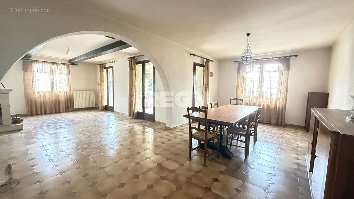 Maison à MAUGUIO