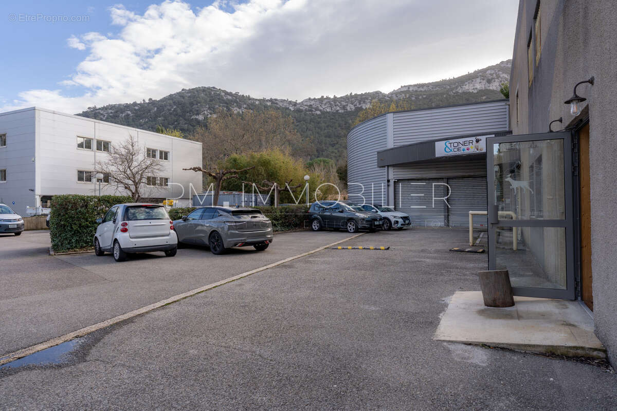 Commerce à GEMENOS
