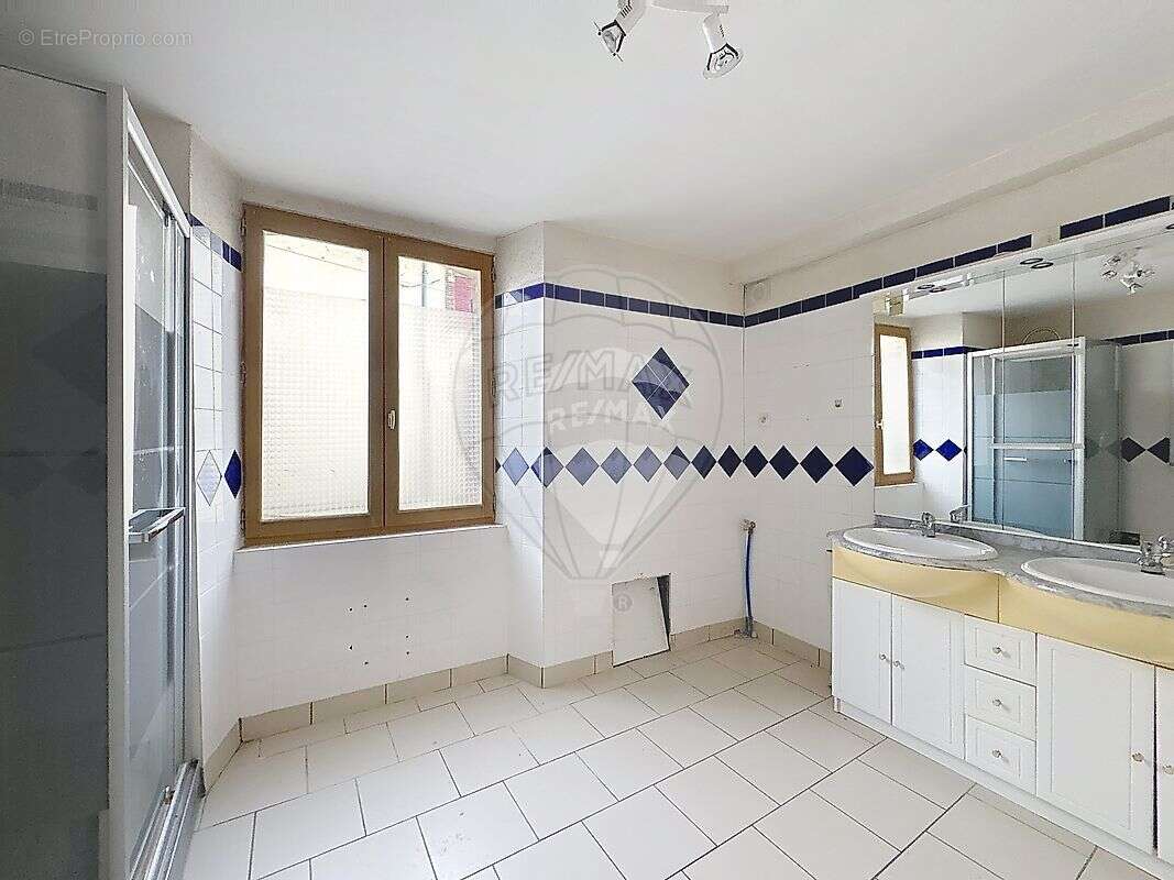 Maison à VILLENEUVE-L'ARCHEVEQUE