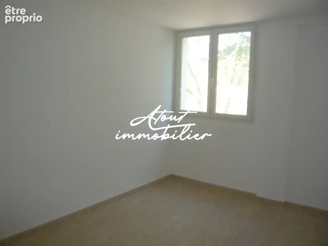 Campagnan : villa de 2004 avec deux logements indépendants et ses annexes - photo 36