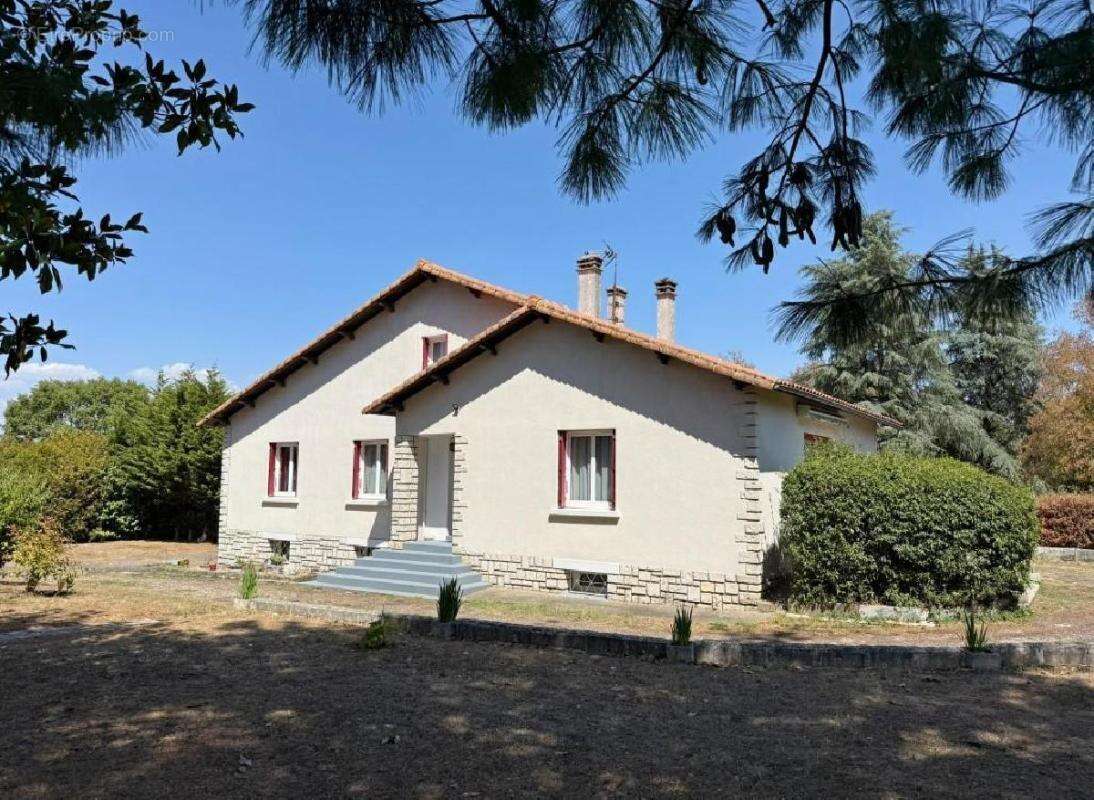 Maison 6 pièces 170 m² à vendre à Verteuil-Sur-Charente (16510) - photo 2