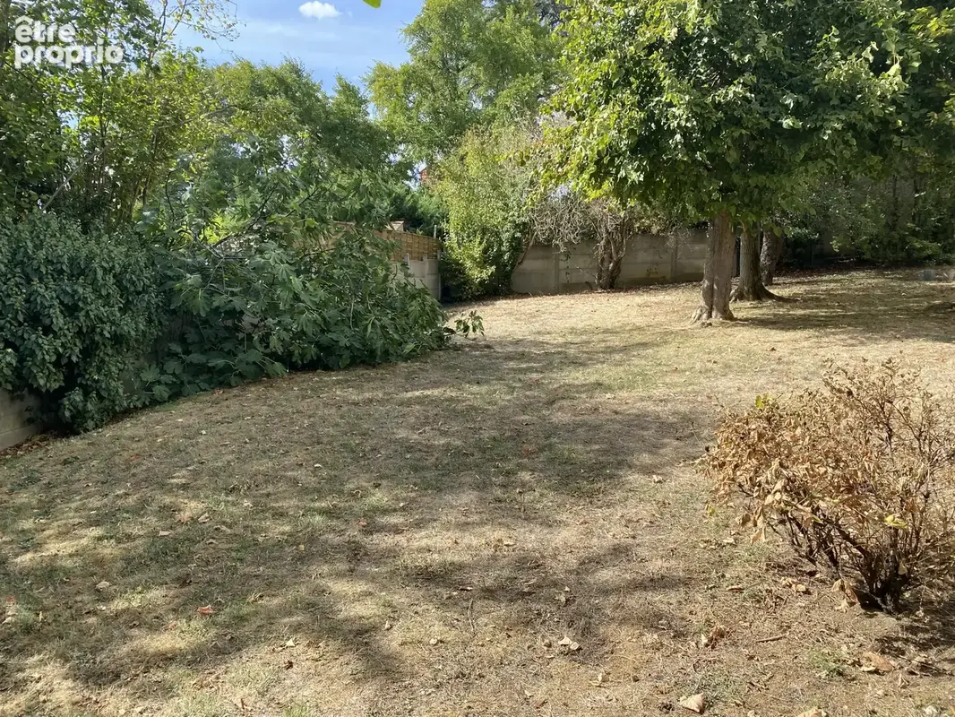 Bel appartement, 2 chambres, séjour, cuisine, salle de bain, wc, 2 parking et cave. - photo 8