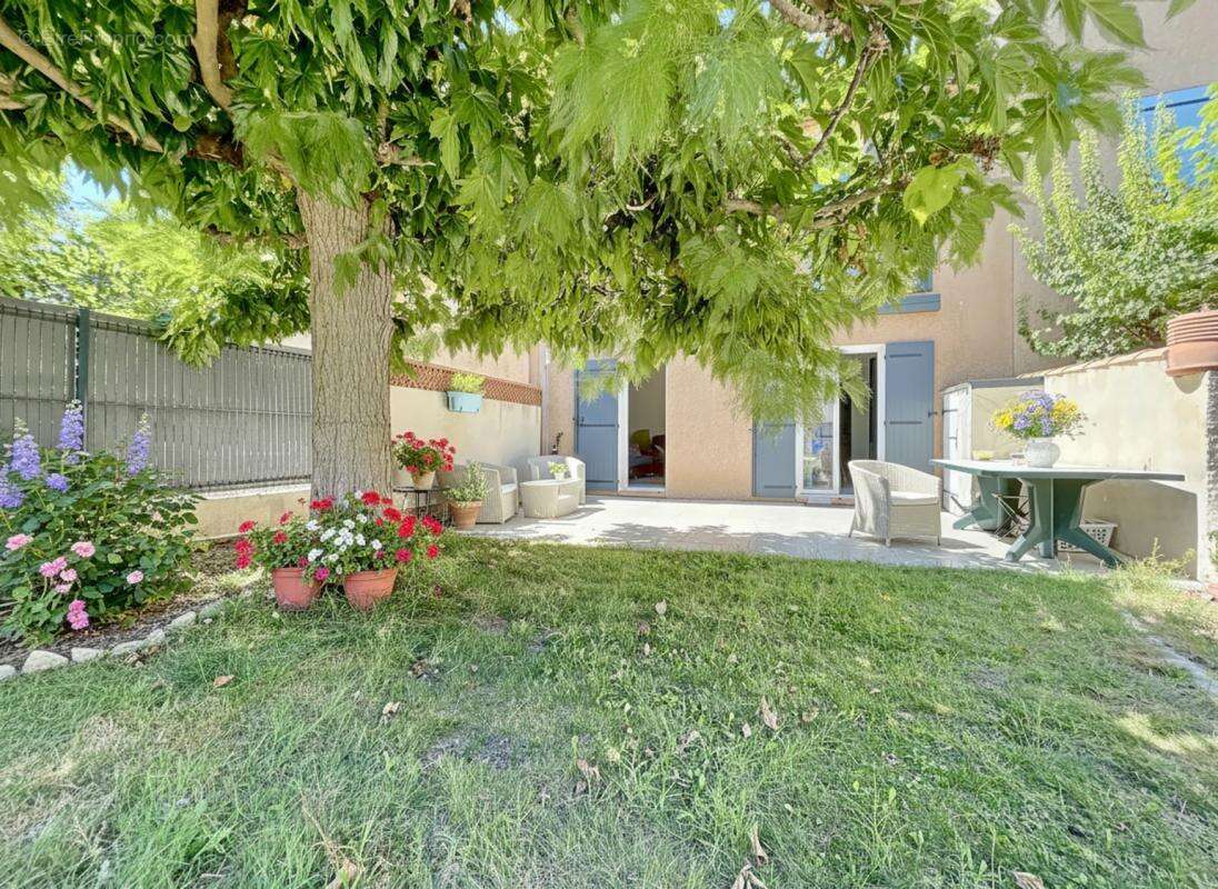 Maison à SIMIANE-COLLONGUE