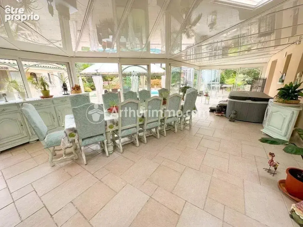 Plain-pied 193 m² – 4 suites – piscine chauffée – terrain 2 800 m² - photo 12