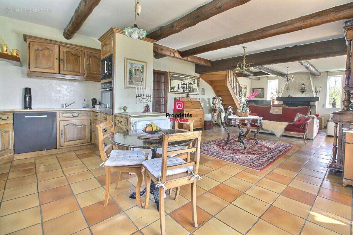 Maison à CLARENSAC
