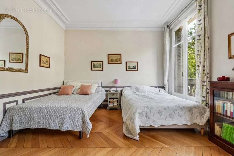 Appartement à PARIS-7E