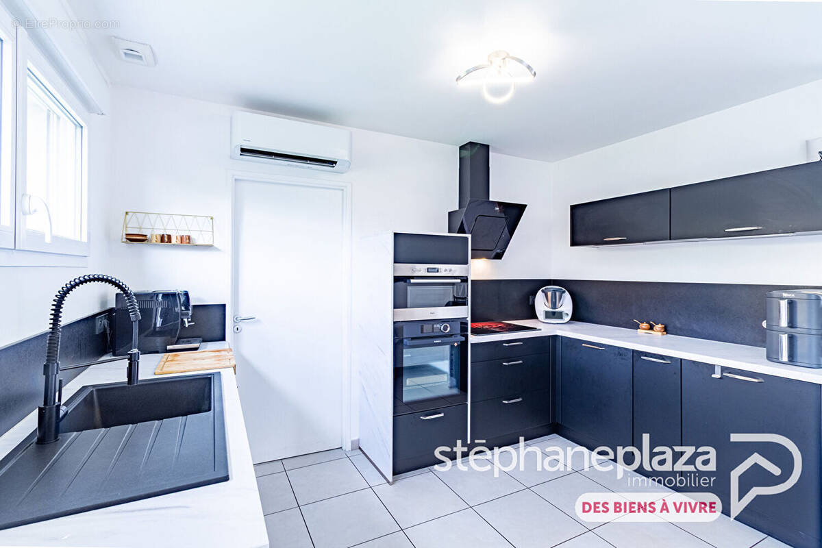 Maison à SAINT-PAUL-DE-VARAX