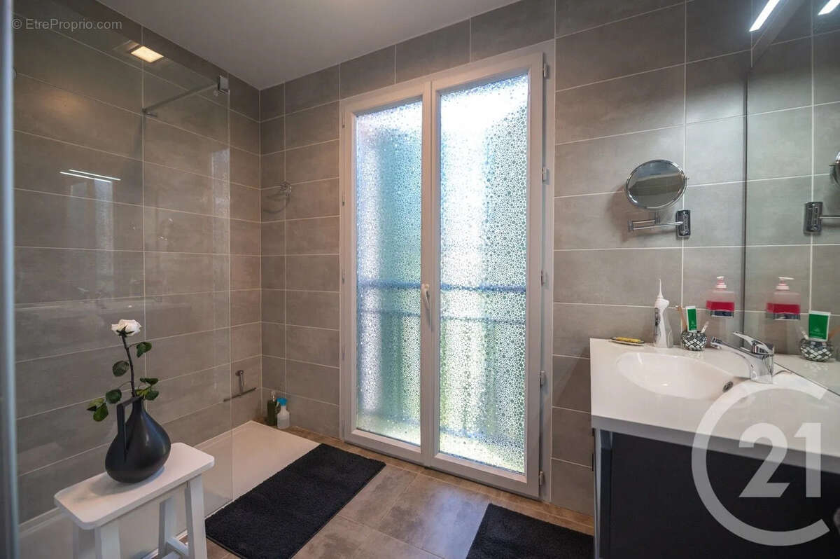 Appartement à BORMES-LES-MIMOSAS