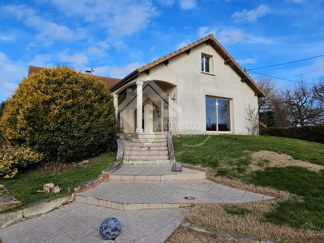 Maison à CLESSY