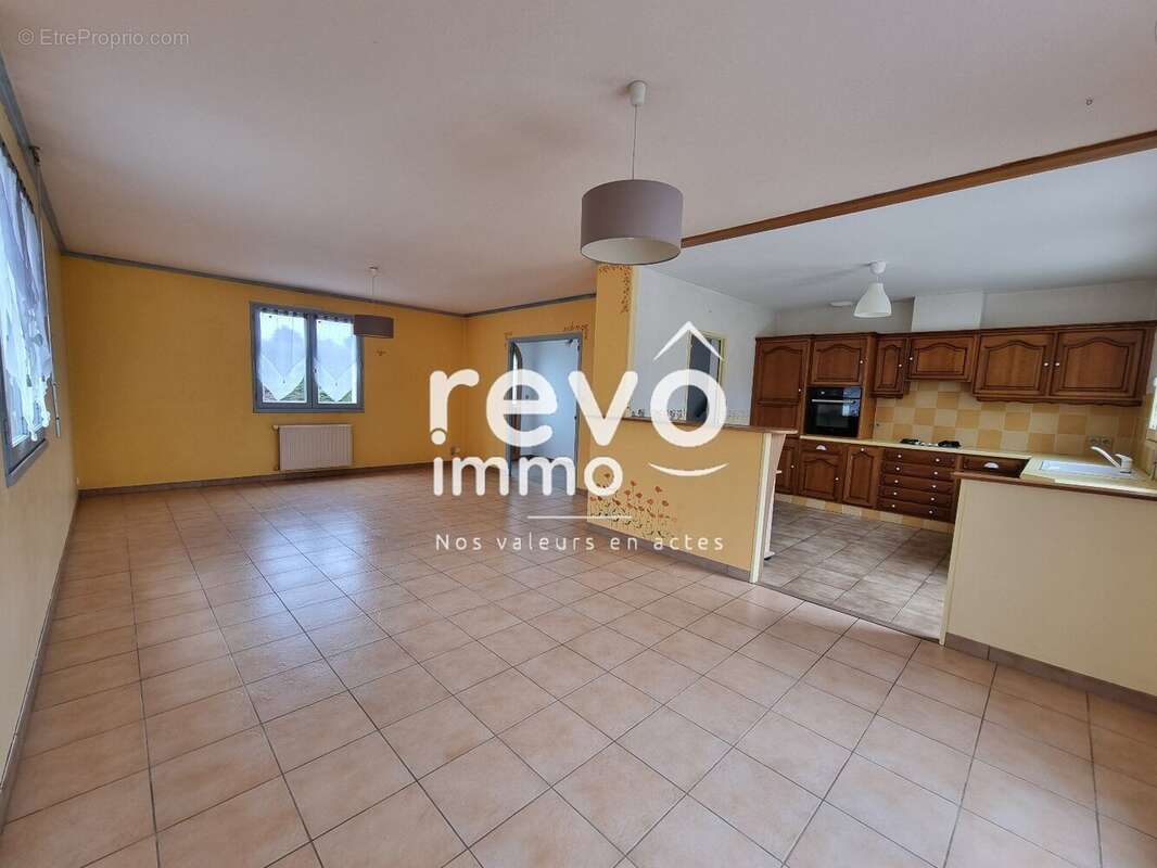 Maison à LE PUISET-DORE