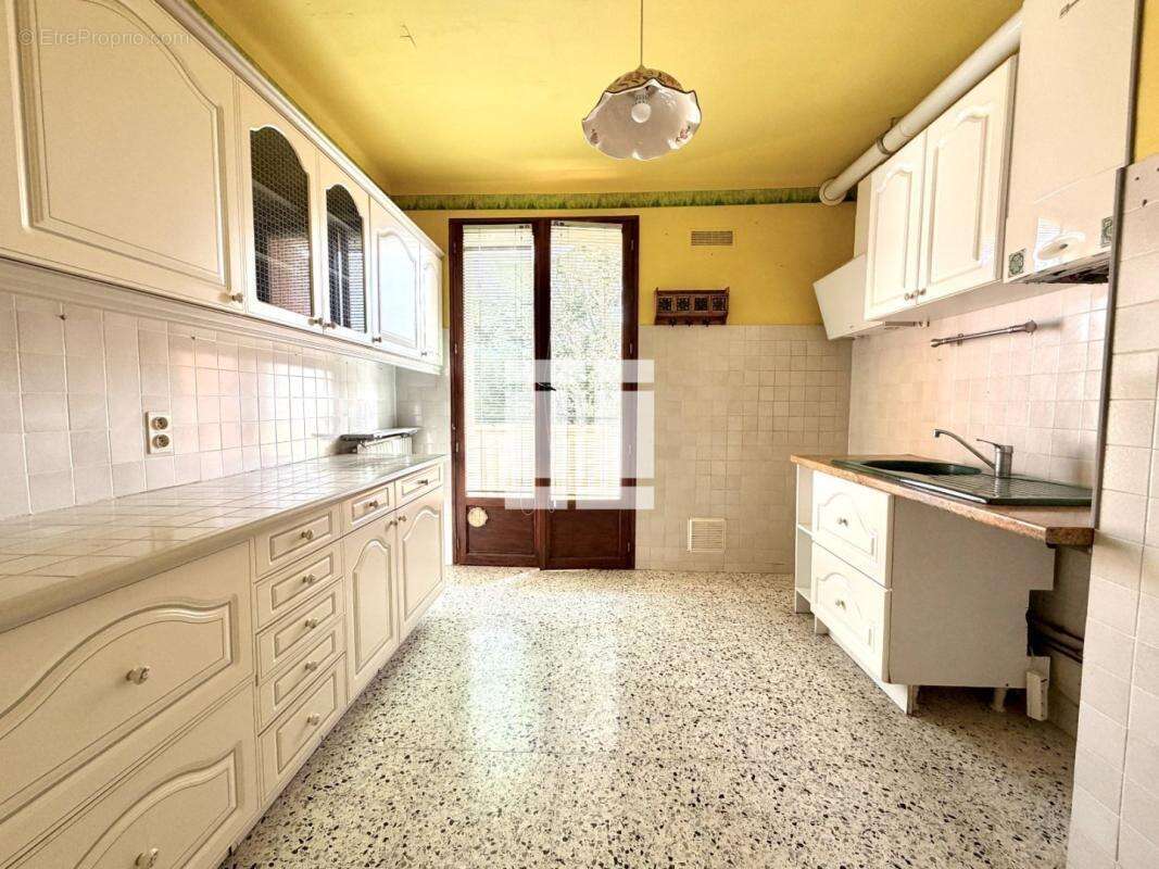 Appartement T4 de 86 m² à vendre – Centre de Calvi - photo 6