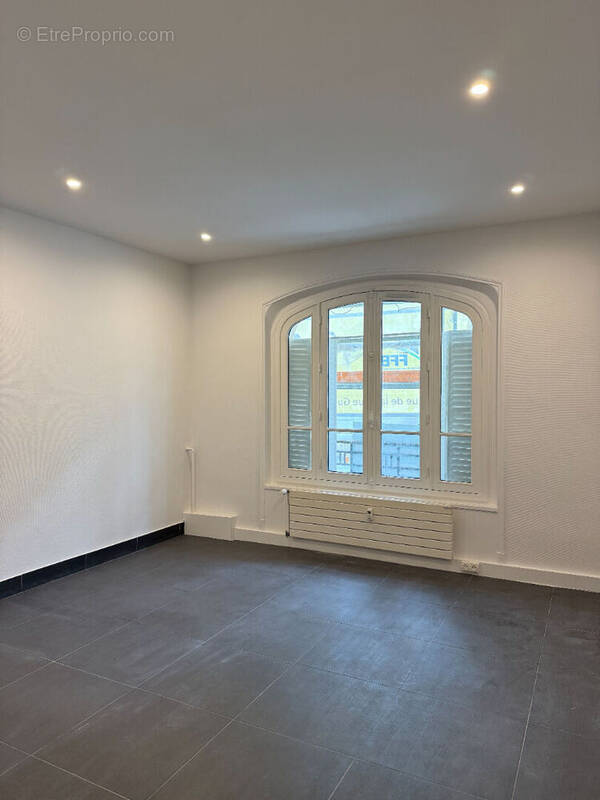 Commerce à PARIS-7E