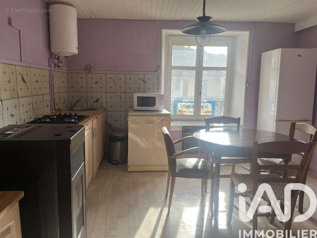 Maison 52 m² à Sail-Sous-Couzan  - photo 4