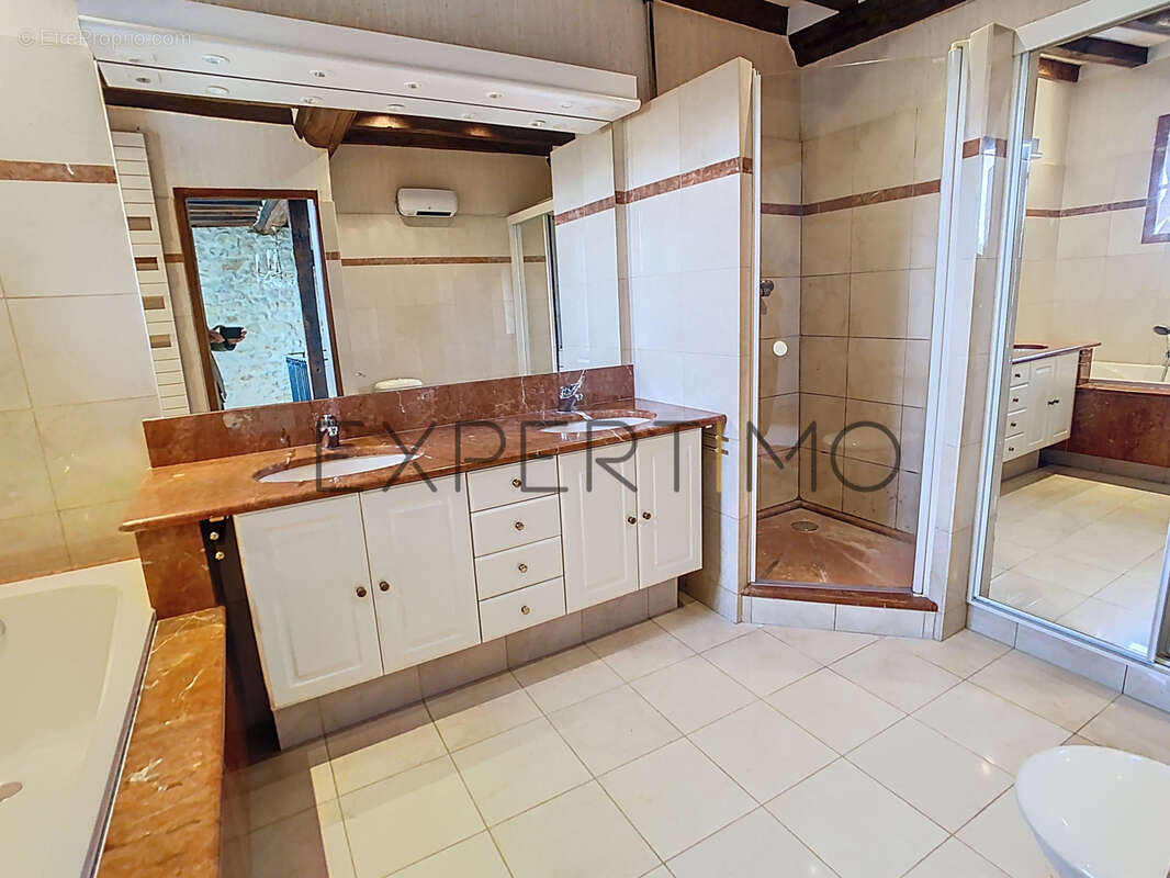 Maison à NOYERS-BOCAGE