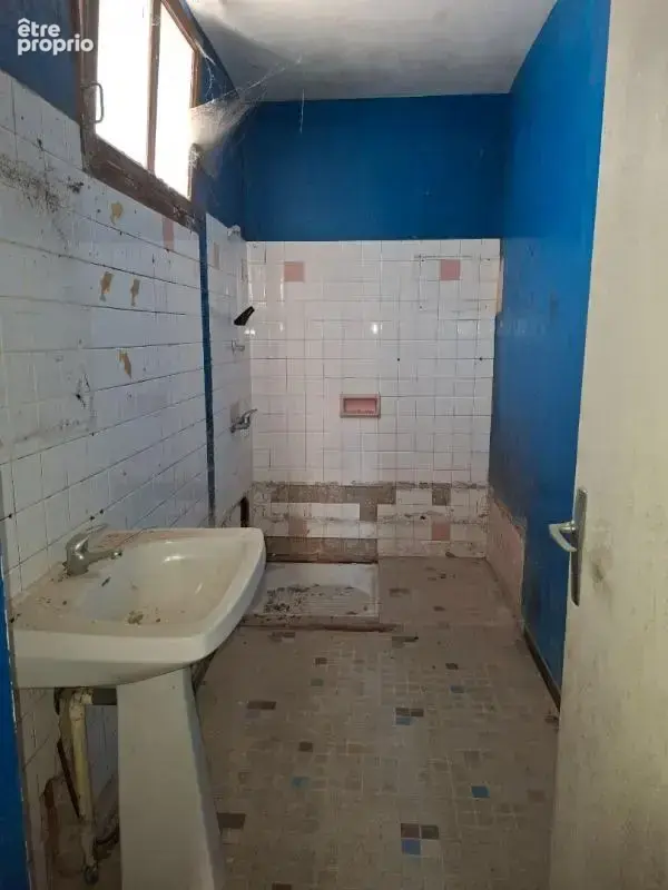 Maison en pierre à Saint Estephe 4 pièce(s) 80 m2 A RENOVER - photo 5