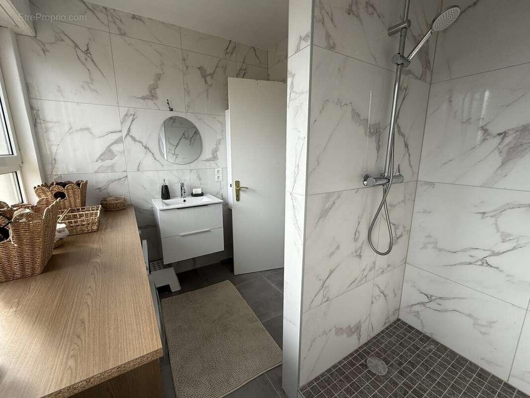 vente_haguenau_F3_salle_de_bains_fenninger_immobilier - Appartement à HAGUENAU